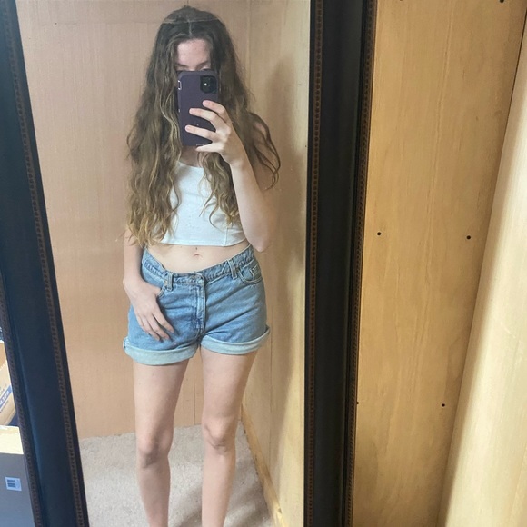 Vintage Levi Shorts - Picture 3 of 16